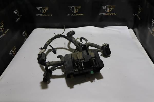 FORD TRANSİT 120 - 120 V ÇIKMA PARÇA TRANSİT V347 SİGORTA KUTUSU